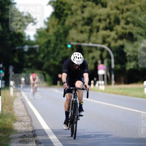 07.09.2025 - 19. Norderstedt Triathlon Michael Burmester http://msf.ph/oto/8836154 07.09.2025 14:01:26 Radfahren 863, 1406 meine-sportfotos.de