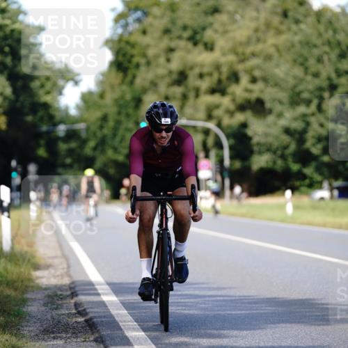 07.09.2025 - 19. Norderstedt Triathlon Michael Burmester http://msf.ph/oto/8836206 07.09.2025 14:02:09 Radfahren 880, 911, 1028, 1465 meine-sportfotos.de