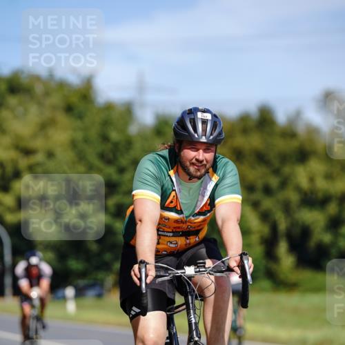 07.09.2025 - 19. Norderstedt Triathlon Michael Burmester http://msf.ph/oto/8836289 07.09.2025 12:42:42 Radfahren 157, 698, 713, 750 meine-sportfotos.de