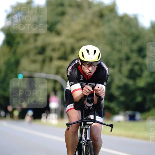 07.09.2025 - 19. Norderstedt Triathlon Michael Burmester http://msf.ph/oto/8836320 07.09.2025 14:03:47 Radfahren 978, 985, 1039 meine-sportfotos.de
