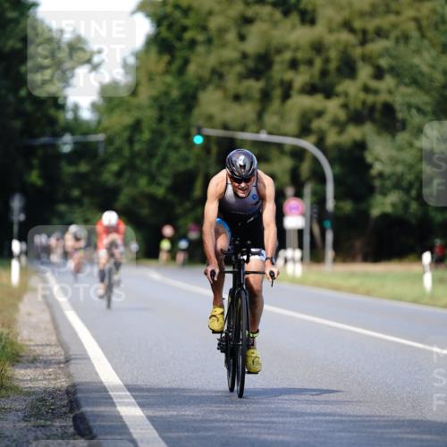 07.09.2025 - 19. Norderstedt Triathlon Michael Burmester http://msf.ph/oto/8836322 07.09.2025 14:03:52 Radfahren 988 meine-sportfotos.de