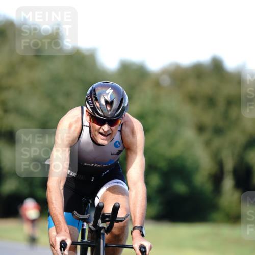 07.09.2025 - 19. Norderstedt Triathlon Michael Burmester http://msf.ph/oto/8836327 07.09.2025 14:03:53 Radfahren 974, 988 meine-sportfotos.de