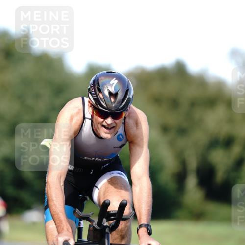 07.09.2025 - 19. Norderstedt Triathlon Michael Burmester http://msf.ph/oto/8836329 07.09.2025 14:03:53 Radfahren 974, 988 meine-sportfotos.de