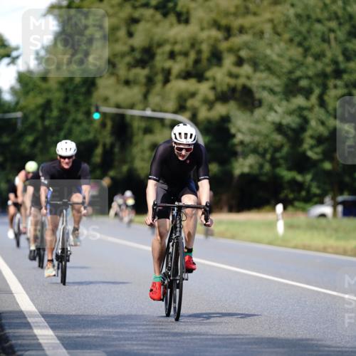 07.09.2025 - 19. Norderstedt Triathlon Michael Burmester http://msf.ph/oto/8836363 07.09.2025 14:04:20 Radfahren 400, 879, 977, 996, 1462 meine-sportfotos.de