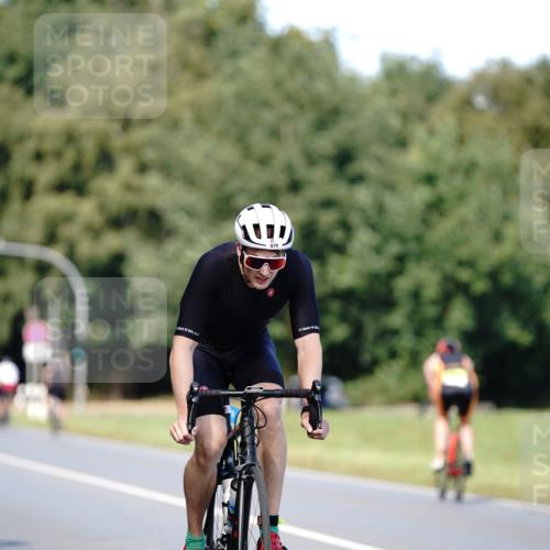 07.09.2025 - 19. Norderstedt Triathlon Michael Burmester http://msf.ph/oto/8836365 07.09.2025 14:04:21 Radfahren 400, 879, 996, 1462 meine-sportfotos.de