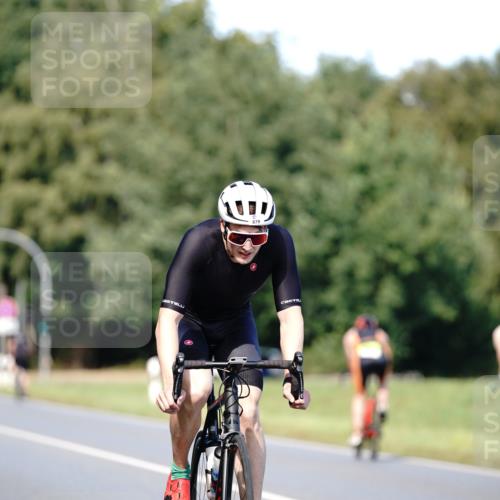 07.09.2025 - 19. Norderstedt Triathlon Michael Burmester http://msf.ph/oto/8836366 07.09.2025 14:04:21 Radfahren 400, 879, 996, 1462 meine-sportfotos.de