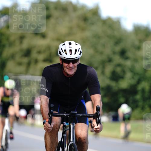 07.09.2025 - 19. Norderstedt Triathlon Michael Burmester http://msf.ph/oto/8836371 07.09.2025 14:04:22 Radfahren 400, 879, 996, 1026, 1462 meine-sportfotos.de