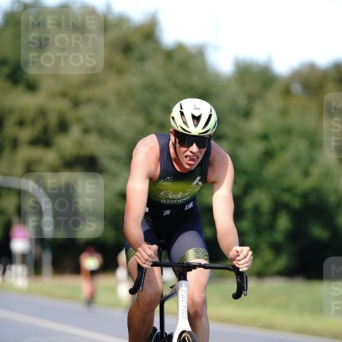 07.09.2025 - 19. Norderstedt Triathlon Michael Burmester http://msf.ph/oto/8836376 07.09.2025 14:04:24 Radfahren 400, 879, 996, 1026, 1462 meine-sportfotos.de