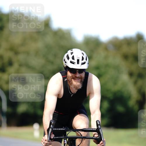 07.09.2025 - 19. Norderstedt Triathlon Michael Burmester http://msf.ph/oto/8836392 07.09.2025 14:04:43 Radfahren 395 meine-sportfotos.de