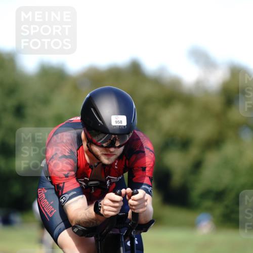 07.09.2025 - 19. Norderstedt Triathlon Michael Burmester http://msf.ph/oto/8836397 07.09.2025 14:04:50 Radfahren 958, 972 meine-sportfotos.de