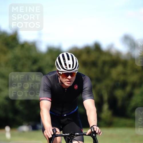 07.09.2025 - 19. Norderstedt Triathlon Michael Burmester http://msf.ph/oto/8836539 07.09.2025 14:06:28 Radfahren 411, 967, 1009 meine-sportfotos.de