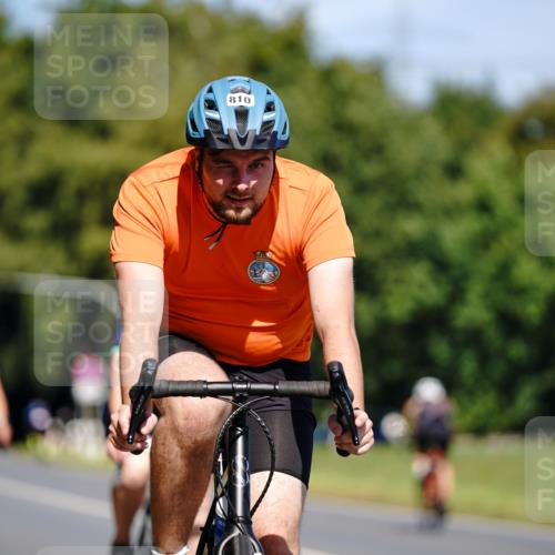 07.09.2025 - 19. Norderstedt Triathlon Michael Burmester http://msf.ph/oto/8836664 07.09.2025 12:48:45 Radfahren 283, 810, 853 meine-sportfotos.de