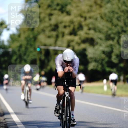 07.09.2025 - 19. Norderstedt Triathlon Michael Burmester http://msf.ph/oto/8836886 07.09.2025 14:10:43 Radfahren 876, 999, 1421 meine-sportfotos.de