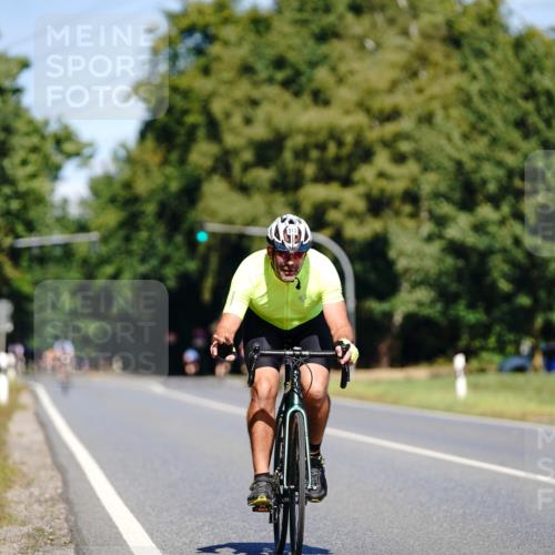 07.09.2025 - 19. Norderstedt Triathlon Michael Burmester http://msf.ph/oto/8836974 07.09.2025 12:50:55 Radfahren 301, 313 meine-sportfotos.de