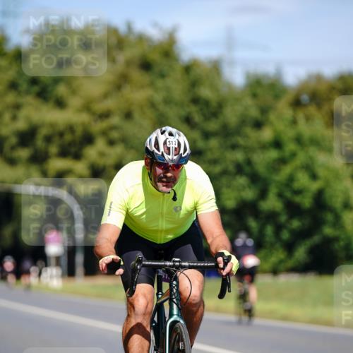 07.09.2025 - 19. Norderstedt Triathlon Michael Burmester http://msf.ph/oto/8836977 07.09.2025 12:50:55 Radfahren 301, 313 meine-sportfotos.de