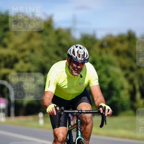 07.09.2025 - 19. Norderstedt Triathlon Michael Burmester http://msf.ph/oto/8836983 07.09.2025 12:50:56 Radfahren 301, 313 meine-sportfotos.de