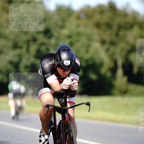 07.09.2025 - 19. Norderstedt Triathlon Michael Burmester http://msf.ph/oto/8837034 07.09.2025 14:12:14 Radfahren 975, 983 meine-sportfotos.de