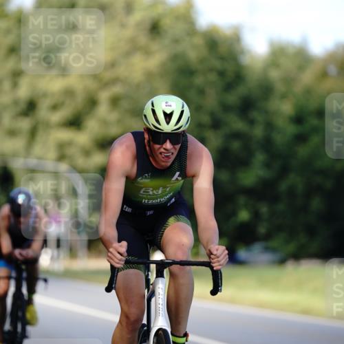 07.09.2025 - 19. Norderstedt Triathlon Michael Burmester http://msf.ph/oto/8837200 07.09.2025 14:14:15 Radfahren 988, 996 meine-sportfotos.de