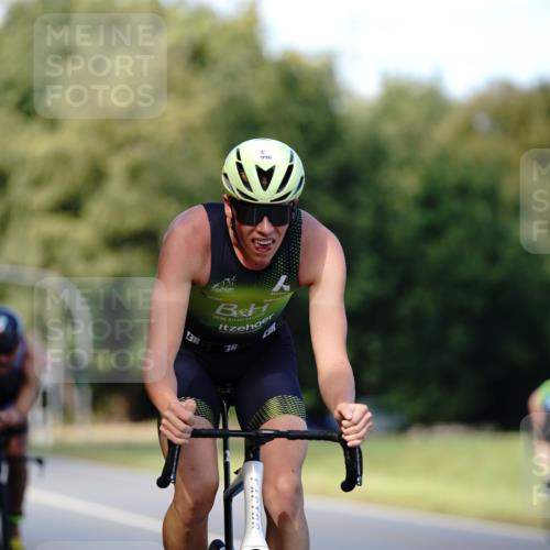 07.09.2025 - 19. Norderstedt Triathlon Michael Burmester http://msf.ph/oto/8837202 07.09.2025 14:14:15 Radfahren 988, 996 meine-sportfotos.de