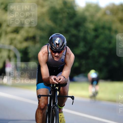 07.09.2025 - 19. Norderstedt Triathlon Michael Burmester http://msf.ph/oto/8837209 07.09.2025 14:14:16 Radfahren 988, 996 meine-sportfotos.de
