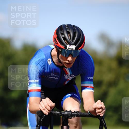 07.09.2025 - 19. Norderstedt Triathlon Michael Burmester http://msf.ph/oto/8837376 07.09.2025 14:17:03 Radfahren 1040 meine-sportfotos.de