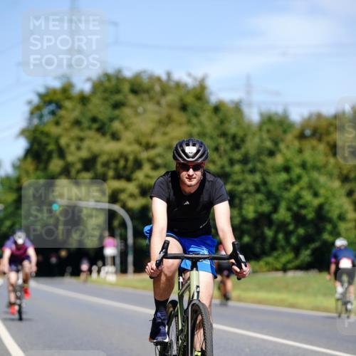 07.09.2025 - 19. Norderstedt Triathlon Michael Burmester http://msf.ph/oto/8837478 07.09.2025 12:55:06 Radfahren 735, 752 meine-sportfotos.de