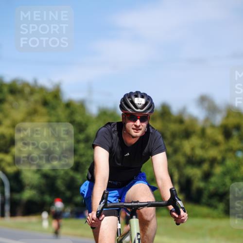07.09.2025 - 19. Norderstedt Triathlon Michael Burmester http://msf.ph/oto/8837481 07.09.2025 12:55:07 Radfahren 735, 752 meine-sportfotos.de