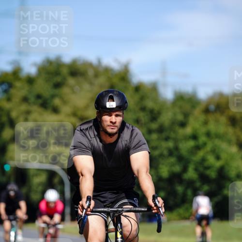 07.09.2025 - 19. Norderstedt Triathlon Michael Burmester http://msf.ph/oto/8837502 07.09.2025 12:55:11 Radfahren 295, 320, 804, 1328 meine-sportfotos.de