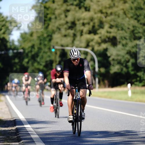 07.09.2025 - 19. Norderstedt Triathlon Michael Burmester http://msf.ph/oto/8837530 07.09.2025 14:18:23 Radfahren 393, 411, 1022 meine-sportfotos.de