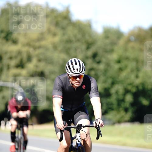 07.09.2025 - 19. Norderstedt Triathlon Michael Burmester http://msf.ph/oto/8837532 07.09.2025 14:18:24 Radfahren 393, 411, 964, 1027 meine-sportfotos.de