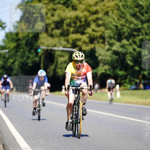07.09.2025 - 19. Norderstedt Triathlon Michael Burmester http://msf.ph/oto/8837546 07.09.2025 12:55:25 Radfahren 332, 359 meine-sportfotos.de