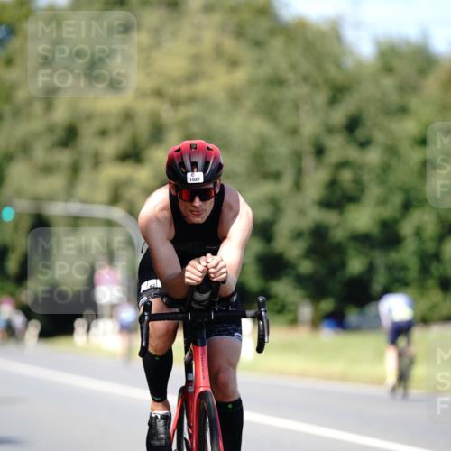 07.09.2025 - 19. Norderstedt Triathlon Michael Burmester http://msf.ph/oto/8837547 07.09.2025 14:18:27 Radfahren 393, 411, 964, 1027 meine-sportfotos.de