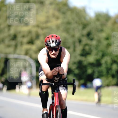 07.09.2025 - 19. Norderstedt Triathlon Michael Burmester http://msf.ph/oto/8837550 07.09.2025 14:18:27 Radfahren 393, 411, 964, 1027 meine-sportfotos.de