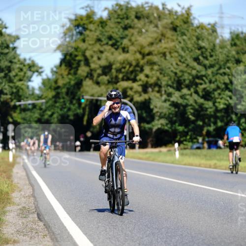 07.09.2025 - 19. Norderstedt Triathlon Michael Burmester http://msf.ph/oto/8837568 07.09.2025 12:55:30 Radfahren 332, 359, 1376 meine-sportfotos.de