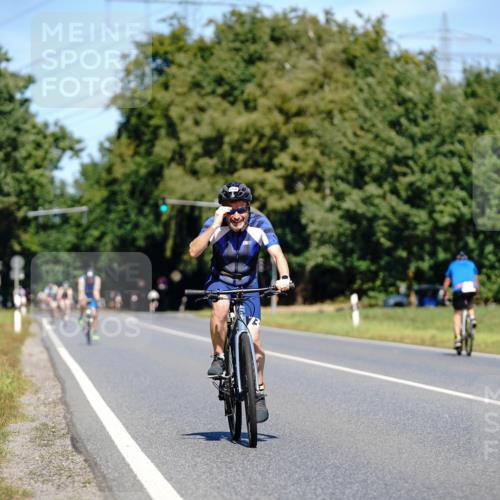 07.09.2025 - 19. Norderstedt Triathlon Michael Burmester http://msf.ph/oto/8837571 07.09.2025 12:55:30 Radfahren 332, 359, 1376 meine-sportfotos.de