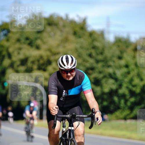 07.09.2025 - 19. Norderstedt Triathlon Michael Burmester http://msf.ph/oto/8837719 07.09.2025 12:56:11 Radfahren 336, 337 meine-sportfotos.de