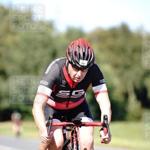 07.09.2025 - 19. Norderstedt Triathlon Michael Burmester http://msf.ph/oto/8837758 07.09.2025 14:20:21 Radfahren 896, 976, 987, 1434 meine-sportfotos.de
