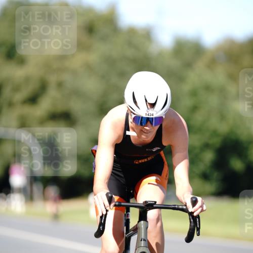 07.09.2025 - 19. Norderstedt Triathlon Michael Burmester http://msf.ph/oto/8837762 07.09.2025 14:20:22 Radfahren 896, 976, 987, 1434 meine-sportfotos.de