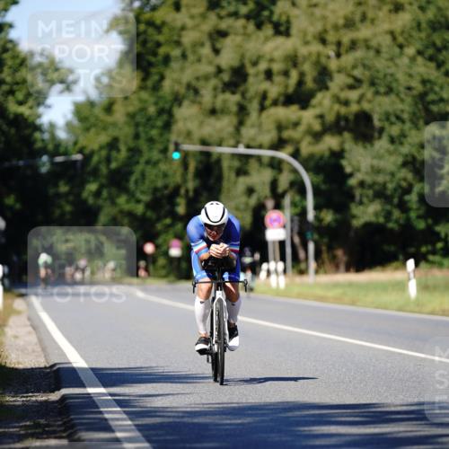07.09.2025 - 19. Norderstedt Triathlon Michael Burmester http://msf.ph/oto/8837763 07.09.2025 14:20:39 Radfahren 1041 meine-sportfotos.de
