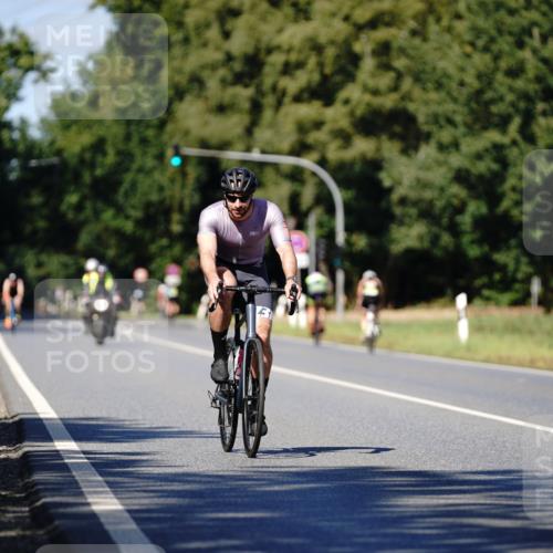 07.09.2025 - 19. Norderstedt Triathlon Michael Burmester http://msf.ph/oto/8837797 07.09.2025 14:21:47 Radfahren 872 meine-sportfotos.de