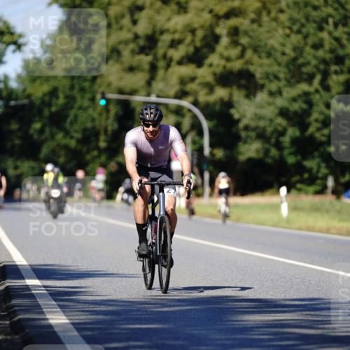 07.09.2025 - 19. Norderstedt Triathlon Michael Burmester http://msf.ph/oto/8837799 07.09.2025 14:21:47 Radfahren 872 meine-sportfotos.de