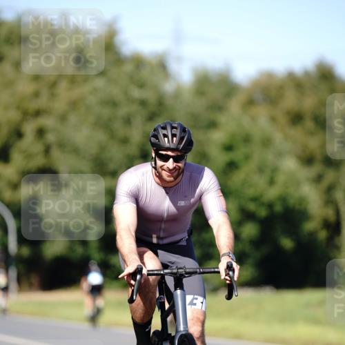 07.09.2025 - 19. Norderstedt Triathlon Michael Burmester http://msf.ph/oto/8837805 07.09.2025 14:21:48 Radfahren 872 meine-sportfotos.de
