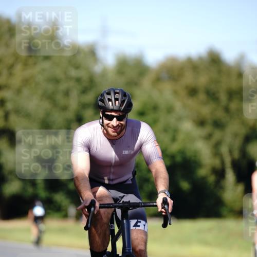 07.09.2025 - 19. Norderstedt Triathlon Michael Burmester http://msf.ph/oto/8837807 07.09.2025 14:21:48 Radfahren 872 meine-sportfotos.de