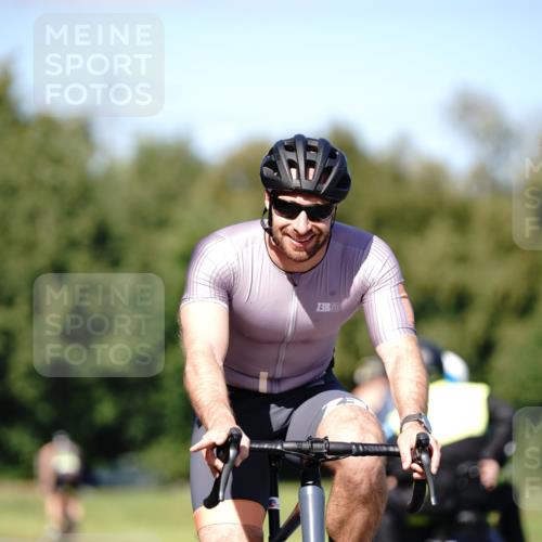 07.09.2025 - 19. Norderstedt Triathlon Michael Burmester http://msf.ph/oto/8837810 07.09.2025 14:21:49 Radfahren 872 meine-sportfotos.de