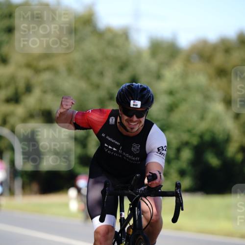 07.09.2025 - 19. Norderstedt Triathlon Michael Burmester http://msf.ph/oto/8837903 07.09.2025 14:22:57 Radfahren 968 meine-sportfotos.de