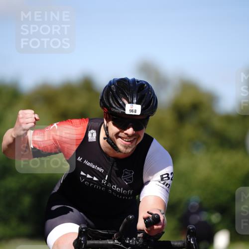 07.09.2025 - 19. Norderstedt Triathlon Michael Burmester http://msf.ph/oto/8837907 07.09.2025 14:22:57 Radfahren 968 meine-sportfotos.de