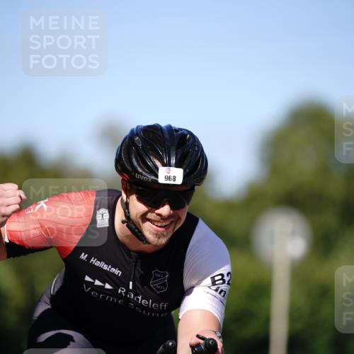 07.09.2025 - 19. Norderstedt Triathlon Michael Burmester http://msf.ph/oto/8837908 07.09.2025 14:22:58 Radfahren 968 meine-sportfotos.de