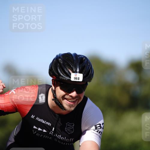 07.09.2025 - 19. Norderstedt Triathlon Michael Burmester http://msf.ph/oto/8837910 07.09.2025 14:22:58 Radfahren 968 meine-sportfotos.de