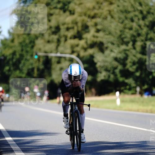 07.09.2025 - 19. Norderstedt Triathlon Michael Burmester http://msf.ph/oto/8837914 07.09.2025 14:23:06 Radfahren 1501 meine-sportfotos.de
