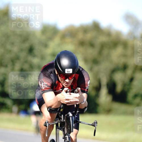 07.09.2025 - 19. Norderstedt Triathlon Michael Burmester http://msf.ph/oto/8837943 07.09.2025 14:23:48 Radfahren 962 meine-sportfotos.de